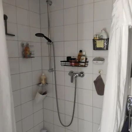 Sehr Kleines Zimmer, Nur 1-2 Uebernachtungen Inkl Netflix Niederdorla