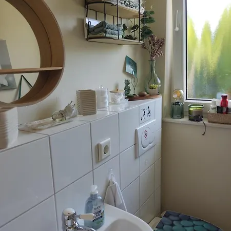 Sehr Kleines Zimmer, Nur 1-2 Uebernachtungen Inkl Netflix Homestay