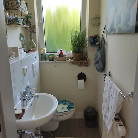 Homestay Sehr Kleines Zimmer, Nur 1-2 Uebernachtungen Inkl Netflix Niederdorla