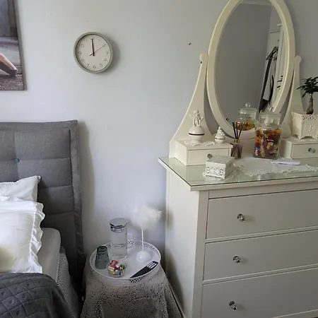 Homestay Sehr Kleines Zimmer, Nur 1-2 Uebernachtungen Inkl Netflix *