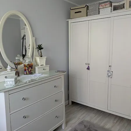 Sehr Kleines Zimmer, Nur 1-2 Uebernachtungen Inkl Netflix Homestay
