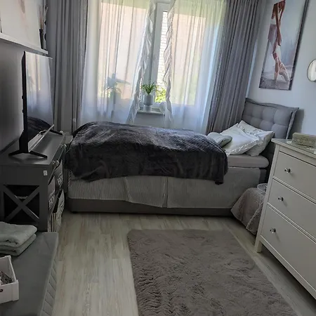 Homestay Sehr Kleines Zimmer, Nur 1-2 Uebernachtungen Inkl Netflix *