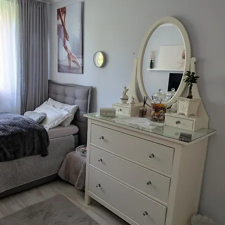 Sehr Kleines Zimmer, Nur 1-2 Uebernachtungen Inkl Netflix * Niederdorla