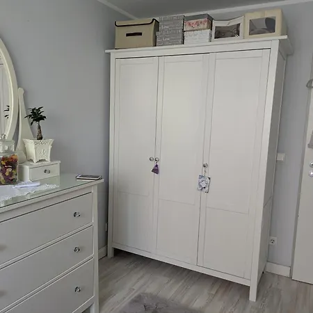 Sehr Kleines Zimmer, Nur 1-2 Uebernachtungen Inkl Netflix